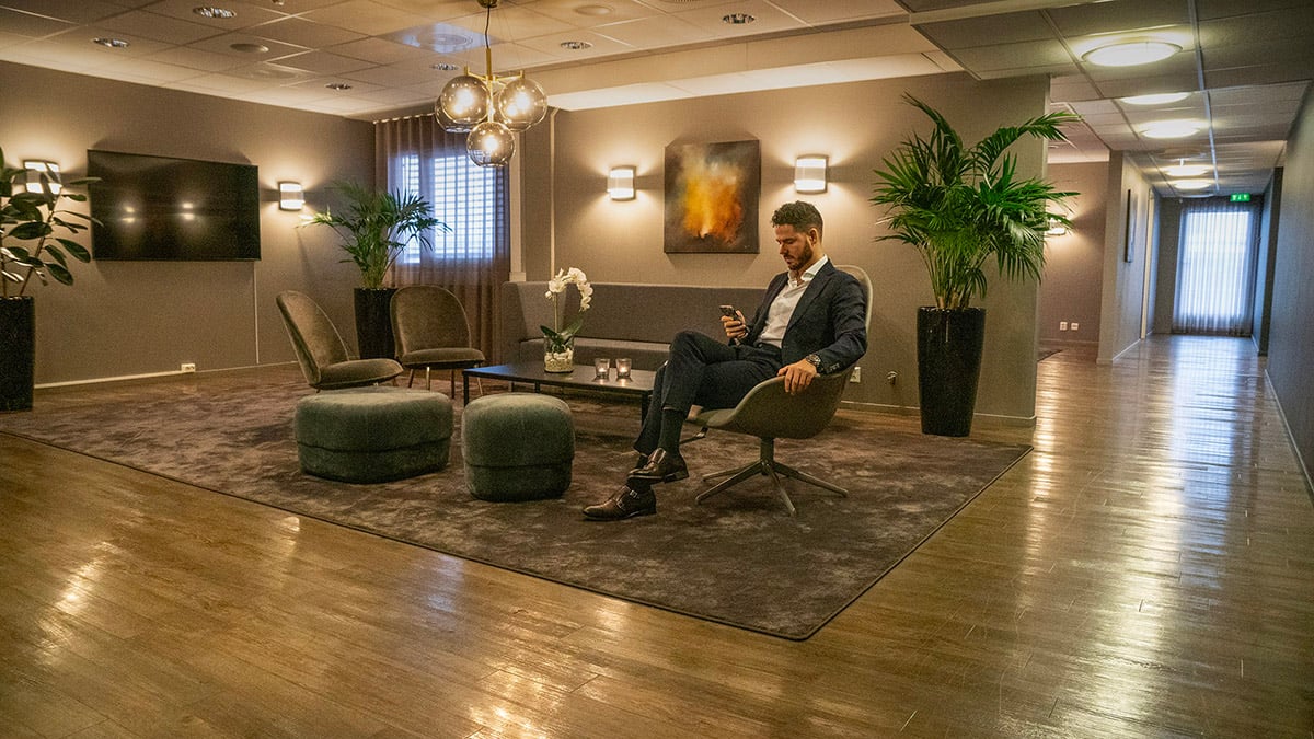 I våre romslige lokaler finner du tre lobbyområder, kontorer og stor operasjonsavdeling.